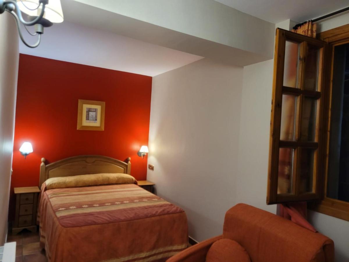 Apartamentos Casa Espanol Broto Ngoại thất bức ảnh