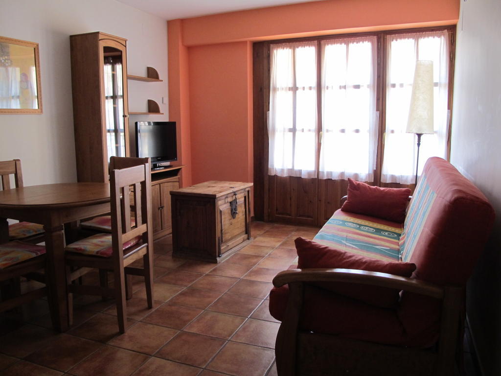 Apartamentos Casa Espanol Broto Phòng bức ảnh